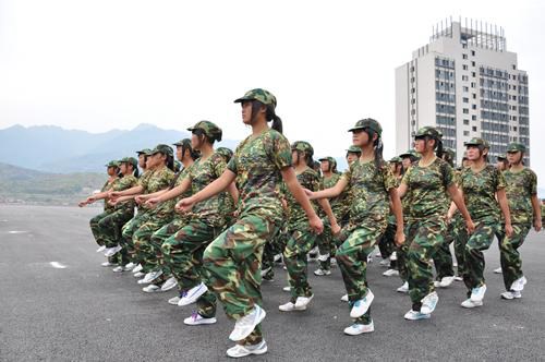 成都市中国医药大学附院针灸学校寝室和饭堂上放学回家了