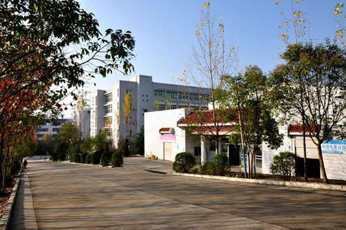 成都市中合职业职业普通高中学生公寓标准如何