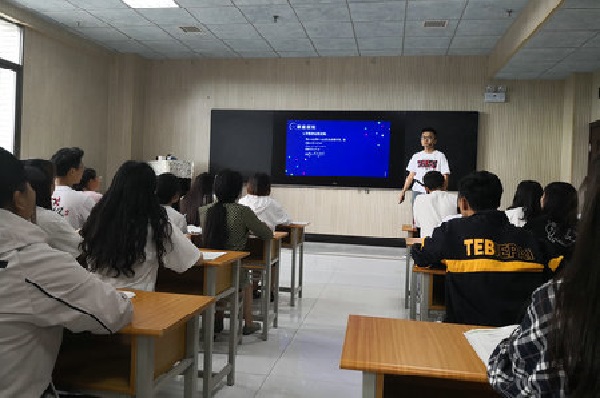 成都市2020年铁路线学校学费多少 成都市2020年铁路线学校学费多少