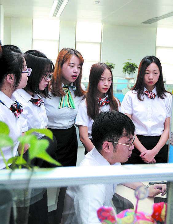 广州市2022年女孩学电子商务学校比较好找工作中吗