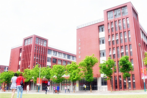 2021年安徽大专和中专有什么区别? 2021年安徽大专和中专有什么区别?