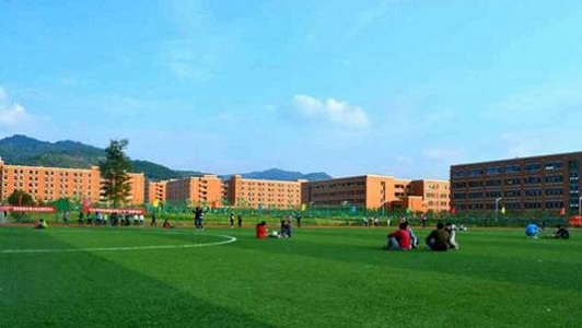 迪庆民族中等专业学校宿舍条件