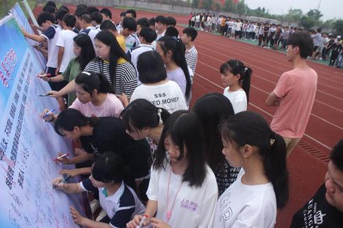 2020年兰州女生读铁路学校好不好