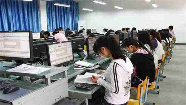 靠海东湖职业学校如何、怎么样 靠海东湖职业学校如何、怎么样